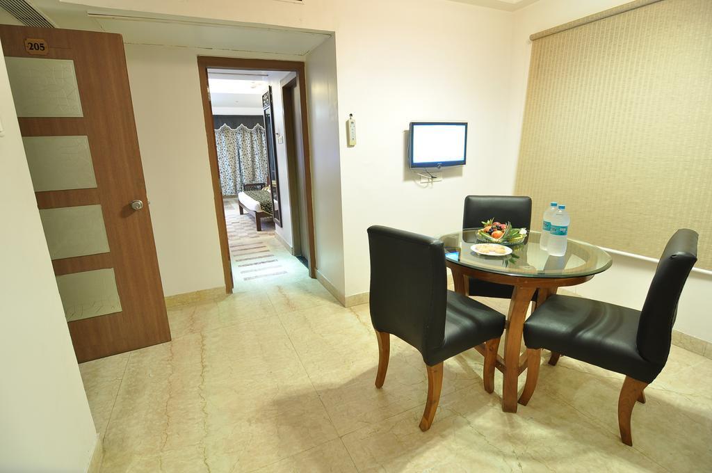 Hotel Venkatesh International Rāipur Kamer foto