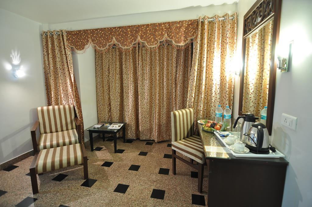 Hotel Venkatesh International Rāipur Buitenkant foto