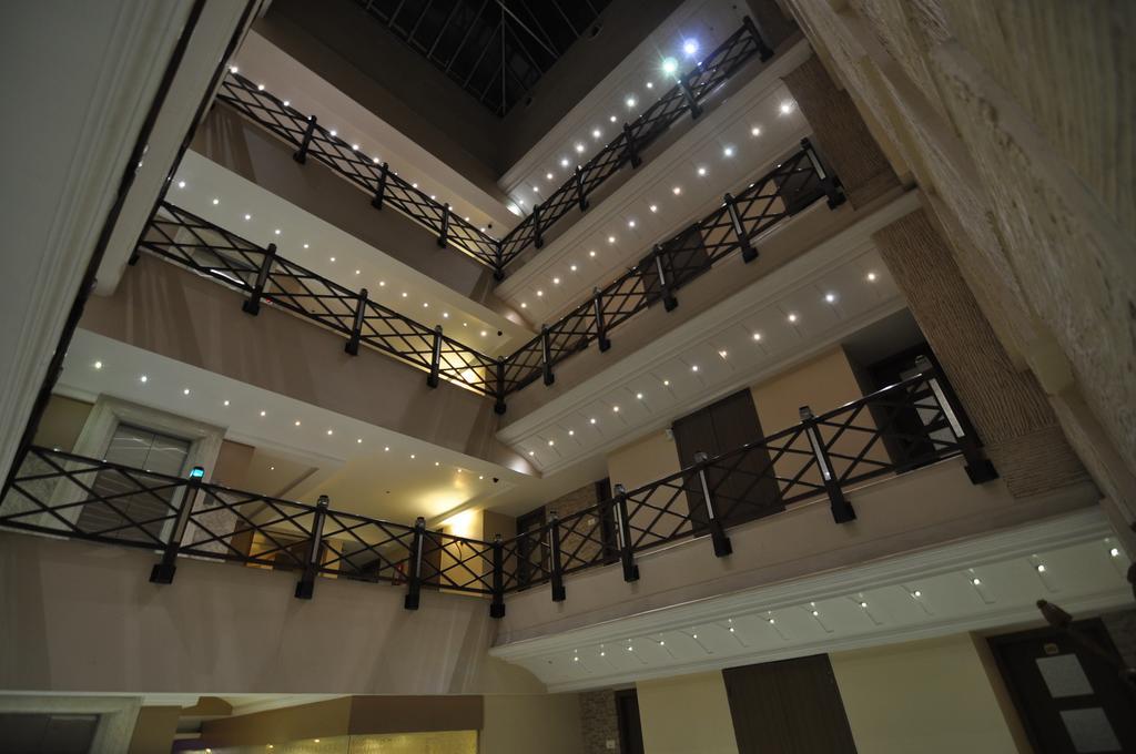 Hotel Venkatesh International Rāipur Buitenkant foto