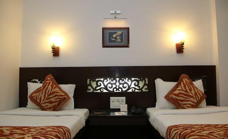 Hotel Venkatesh International Rāipur Buitenkant foto