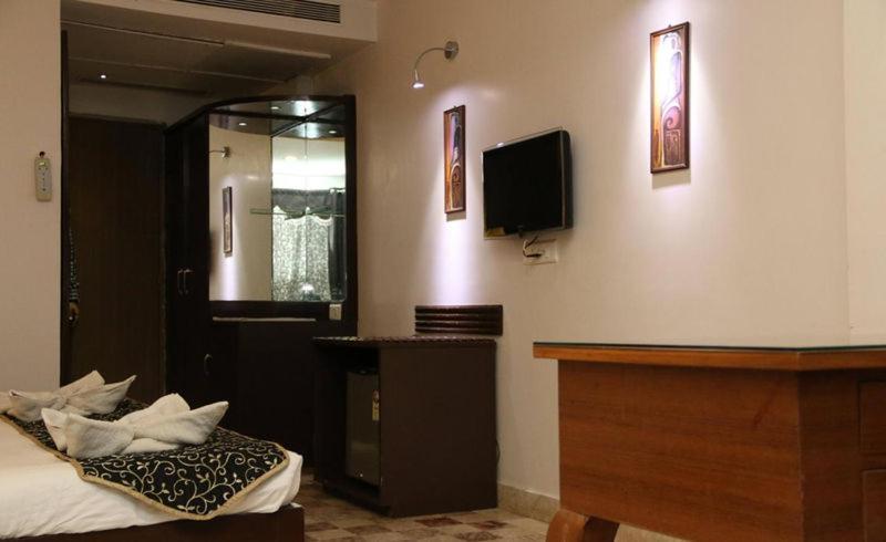 Hotel Venkatesh International Rāipur Buitenkant foto