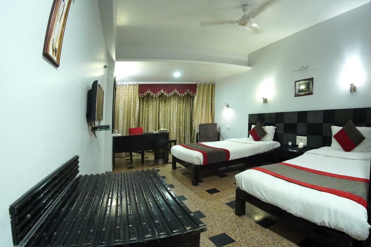 Hotel Venkatesh International Rāipur Buitenkant foto