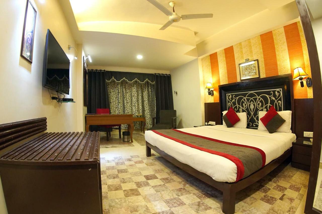 Hotel Venkatesh International Rāipur Buitenkant foto