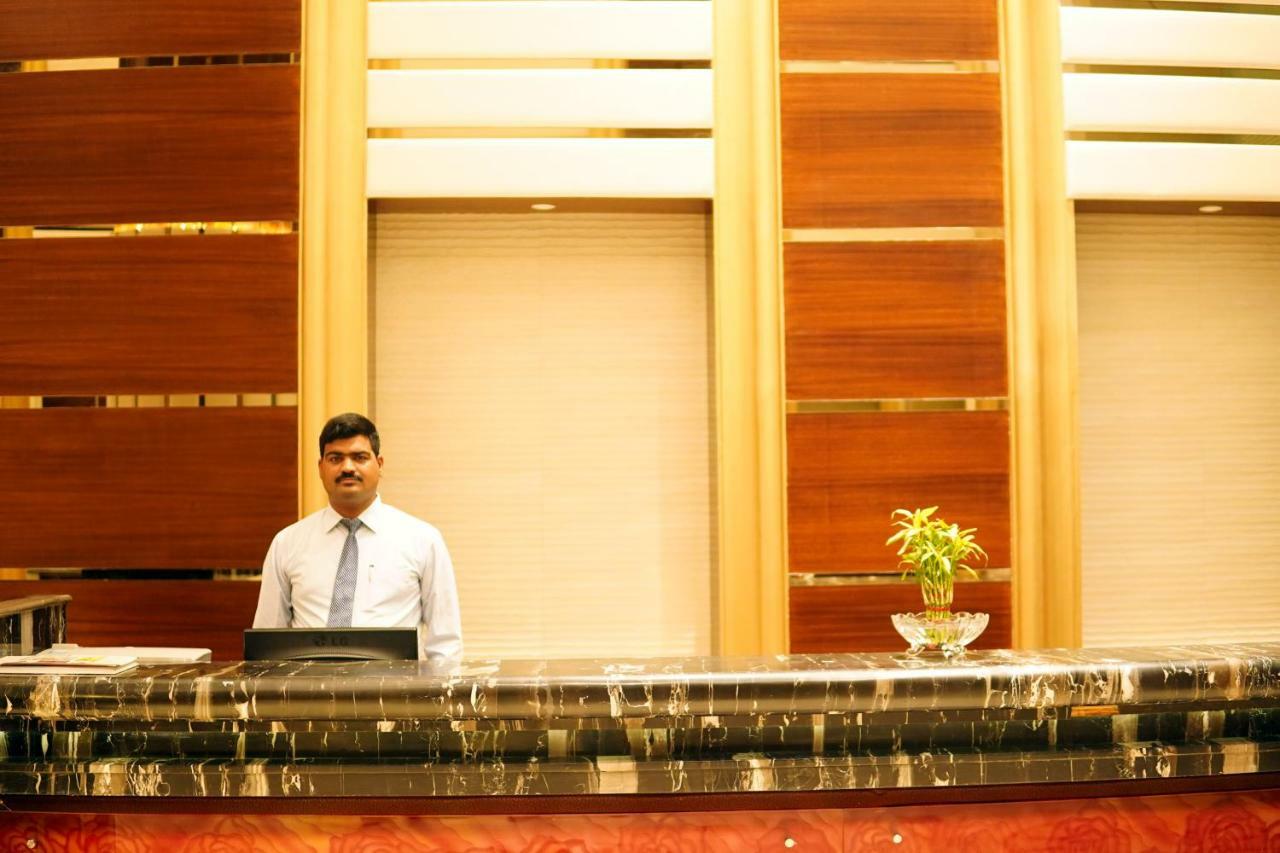 Hotel Venkatesh International Rāipur Buitenkant foto