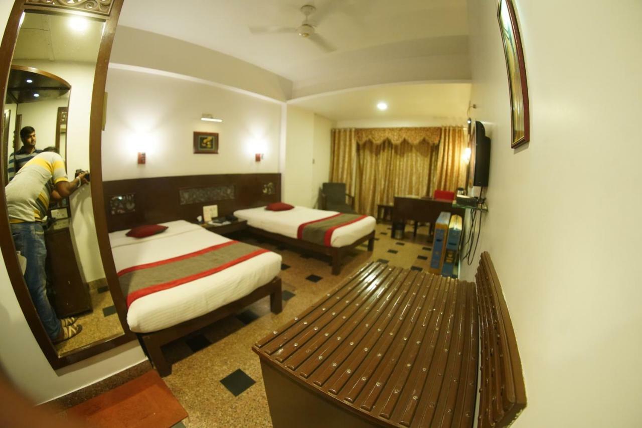 Hotel Venkatesh International Rāipur Buitenkant foto